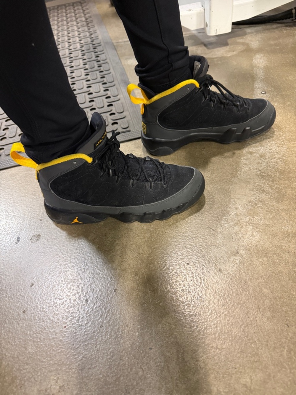 Jordan Kids Sneakers Black and Yellow - Picture 3 of 8